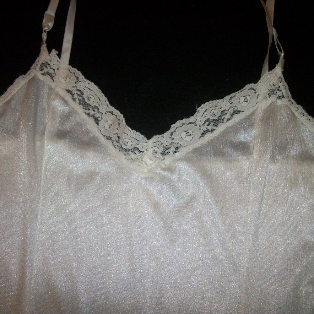 VINTAGE NYLON CAMISOLE W LACE & BOW M